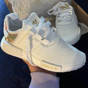 Adidas originals nmd_r1 in white floral